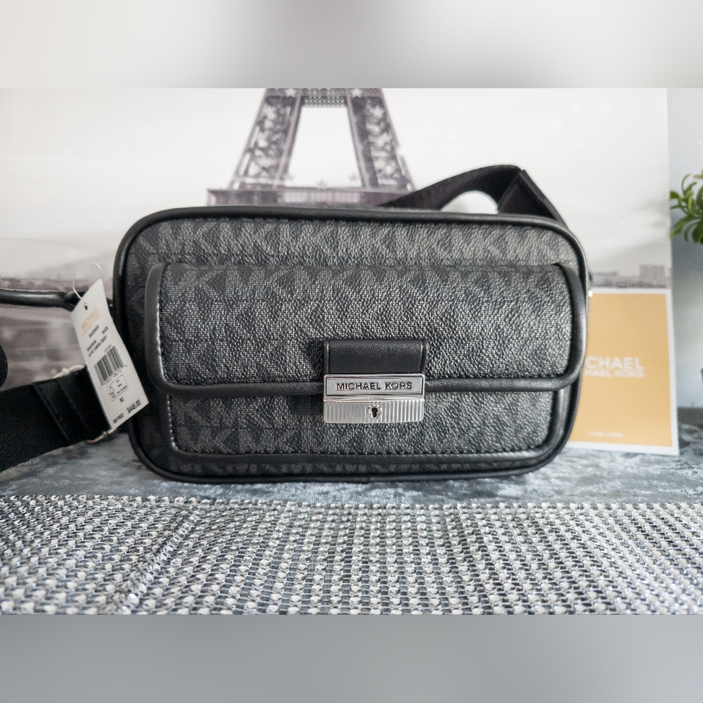 Michael Kors-NWT-Bradshaw Extra-Small Signature Logo Camera Crossbody-Black - Picture 5 of 15